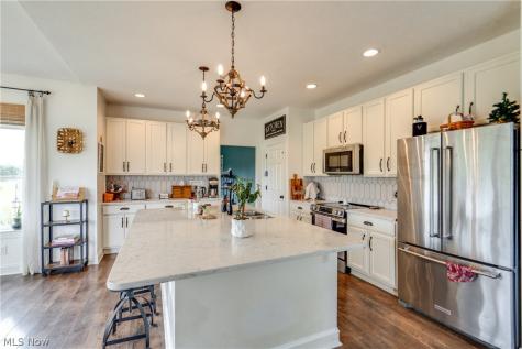 7253 Edison Street NE Hartville OH 44632