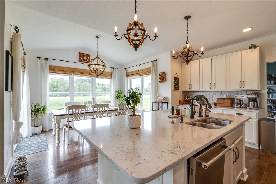 7253 Edison Street NE Hartville OH 44632