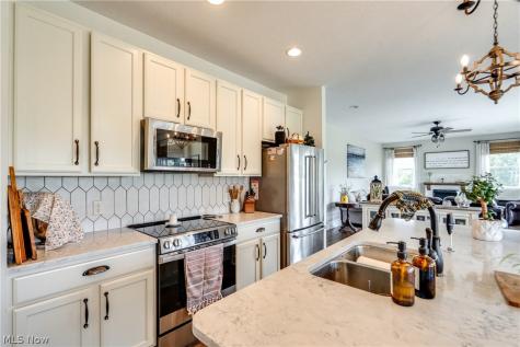 7253 Edison Street NE Hartville OH 44632