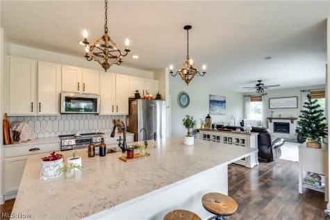 7253 Edison Street NE Hartville OH 44632