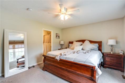 7253 Edison Street NE Hartville OH 44632