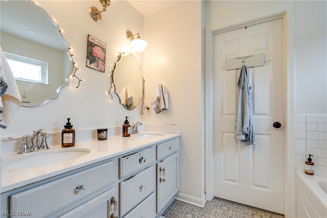 7253 Edison Street NE Hartville OH 44632