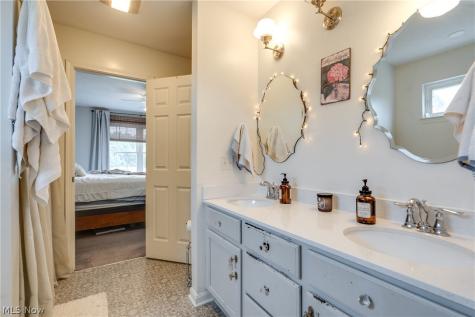 7253 Edison Street NE Hartville OH 44632
