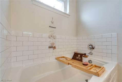 7253 Edison Street NE Hartville OH 44632