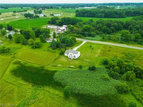 7253 Edison Street NE Hartville OH 44632