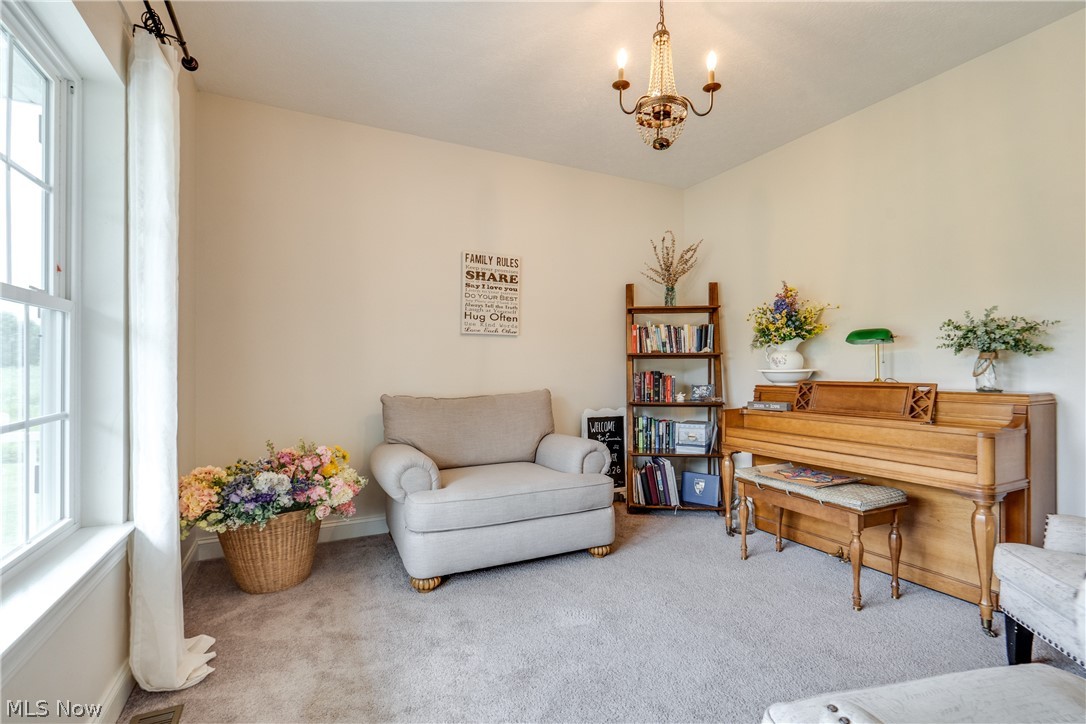 7253 Edison Street NE Hartville OH 44632