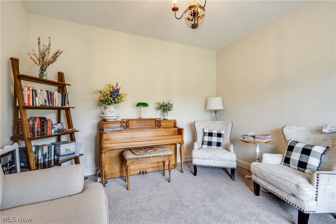 7253 Edison Street NE Hartville OH 44632