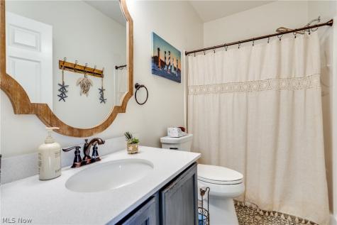 7253 Edison Street NE Hartville OH 44632