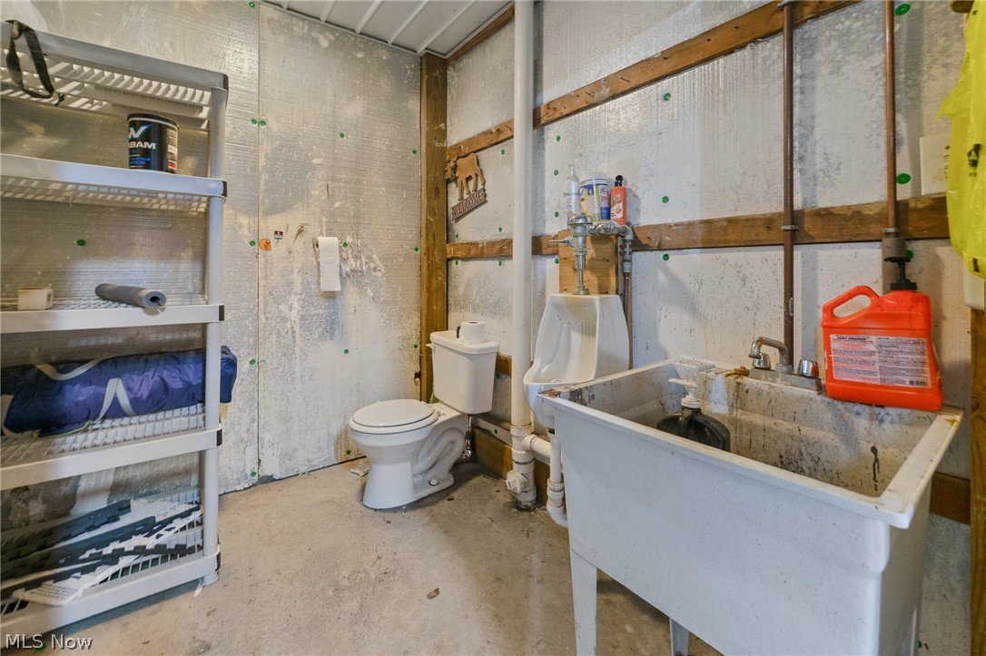 4142 Salineville Road NE Carrollton OH 44615