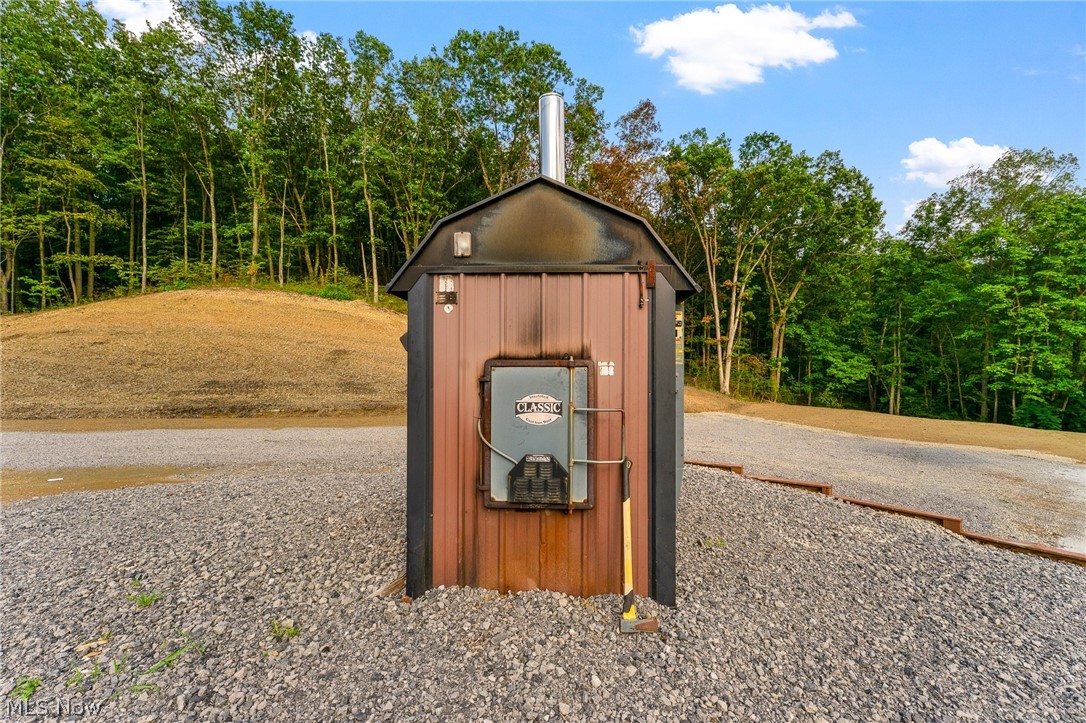 4142 Salineville Road NE Carrollton OH 44615