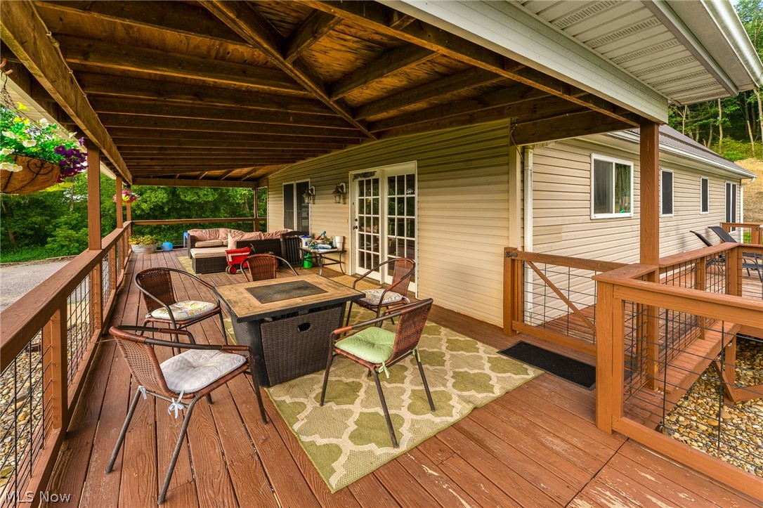 4142 Salineville Road NE Carrollton OH 44615