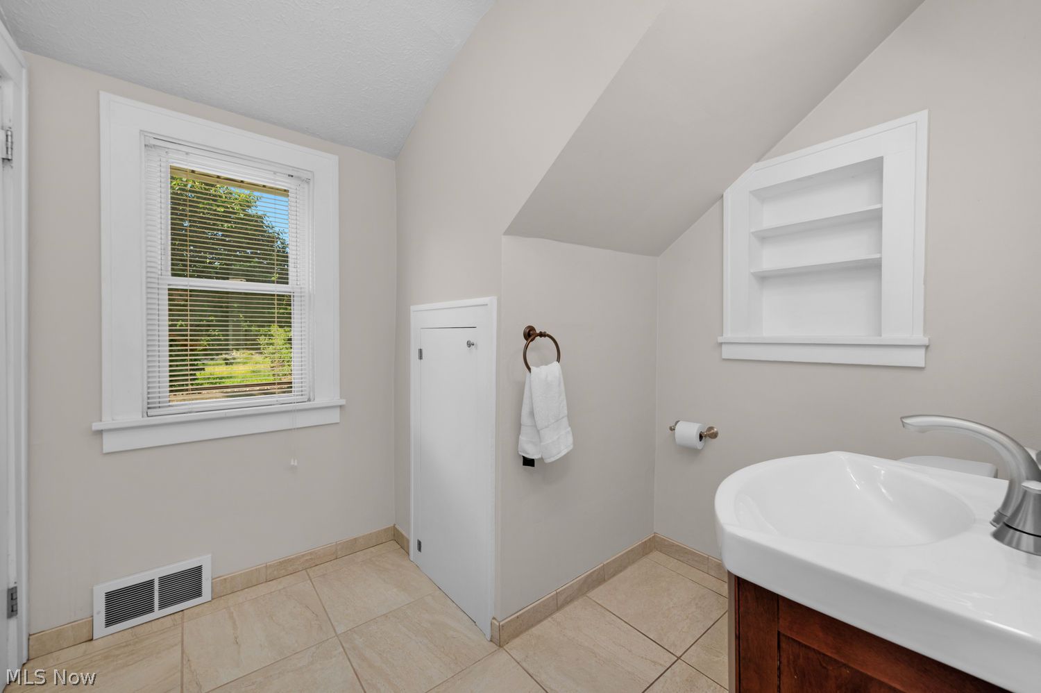 23717 Knickerbocker Road Bay Village OH 44140