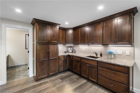 10661 Kent Avenue NE Hartville OH 44632