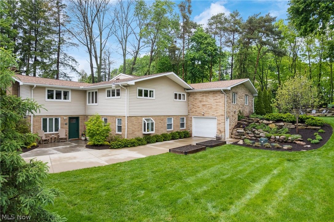 10661 Kent Avenue NE Hartville OH 44632