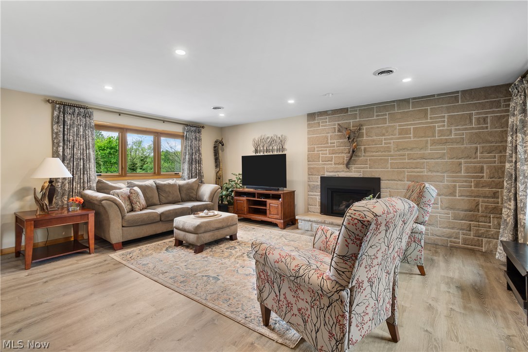 10661 Kent Avenue NE Hartville OH 44632