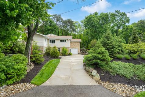 10661 Kent Avenue NE Hartville OH 44632