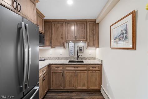 10661 Kent Avenue NE Hartville OH 44632