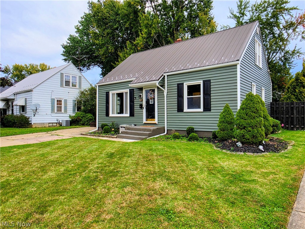 624 Bonnie Brae Warren OH 44483