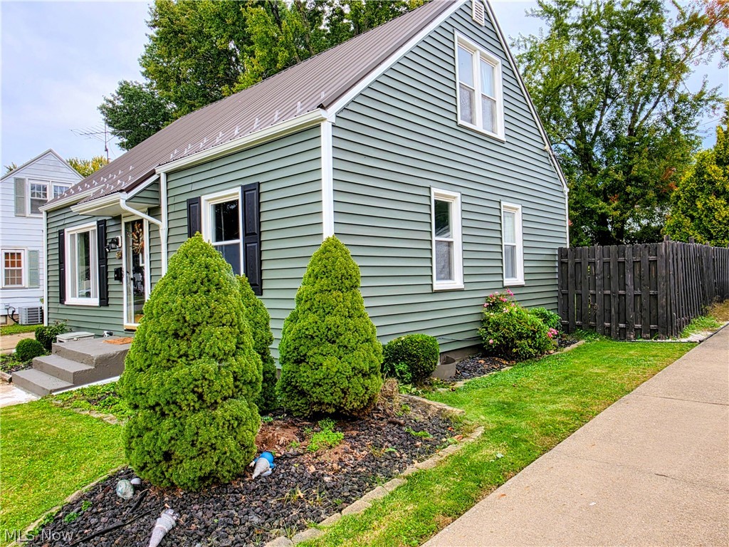 624 Bonnie Brae Warren OH 44483