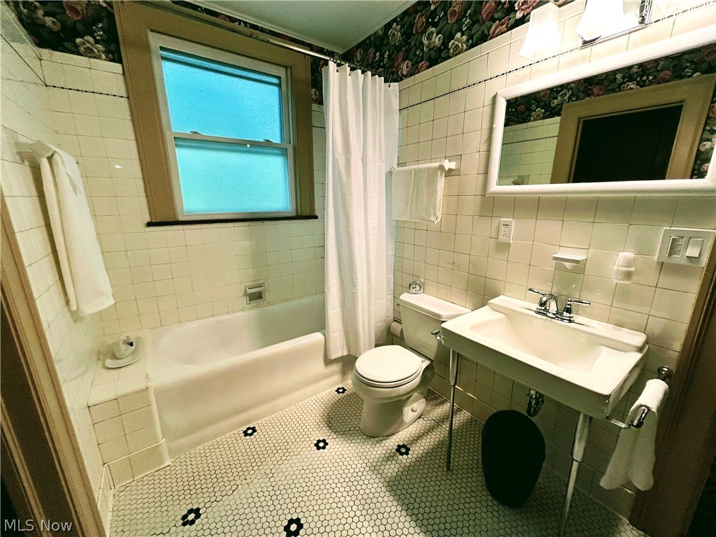 1459 Arthur Avenue Lakewood OH 44107