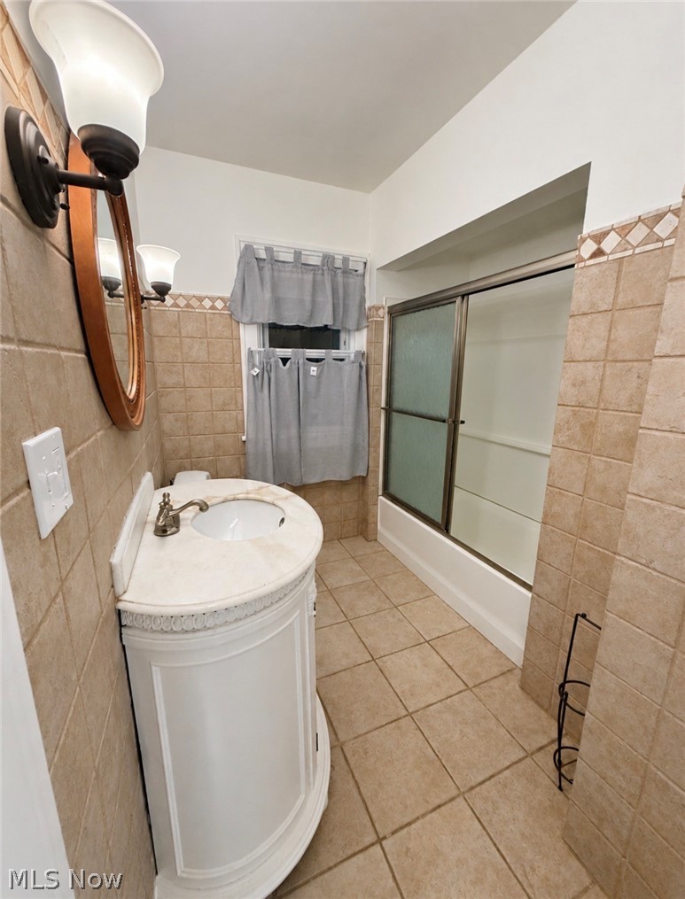 1476 Clermont Road Cleveland OH 44110