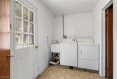 27111 Lynn Drive Olmsted Twp OH 44138