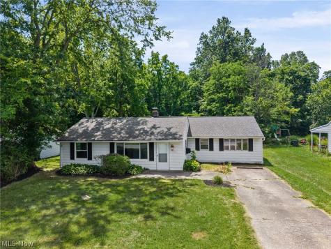 27111 Lynn Drive Olmsted Twp OH 44138
