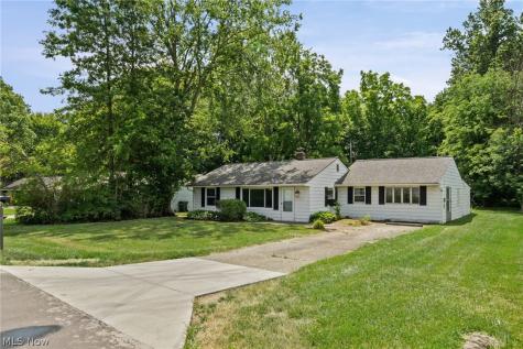 27111 Lynn Drive Olmsted Twp OH 44138