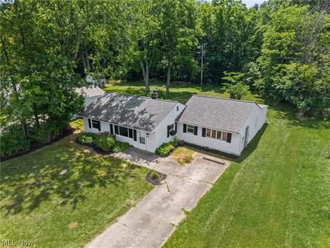 27111 Lynn Drive Olmsted Twp OH 44138