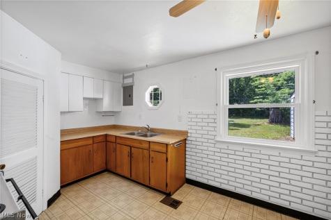 27111 Lynn Drive Olmsted Twp OH 44138