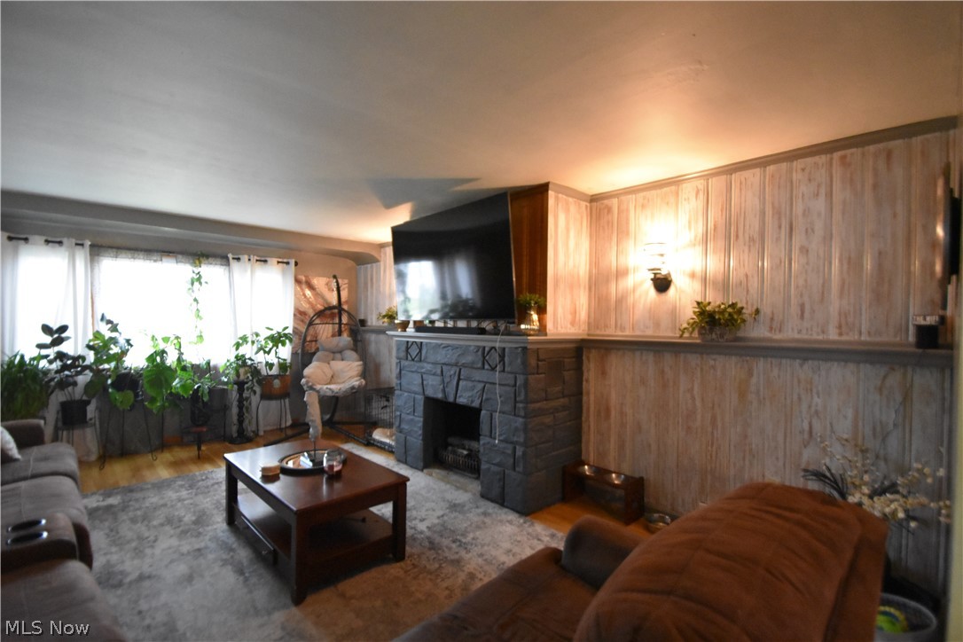 189 Center Street Struthers OH 44471