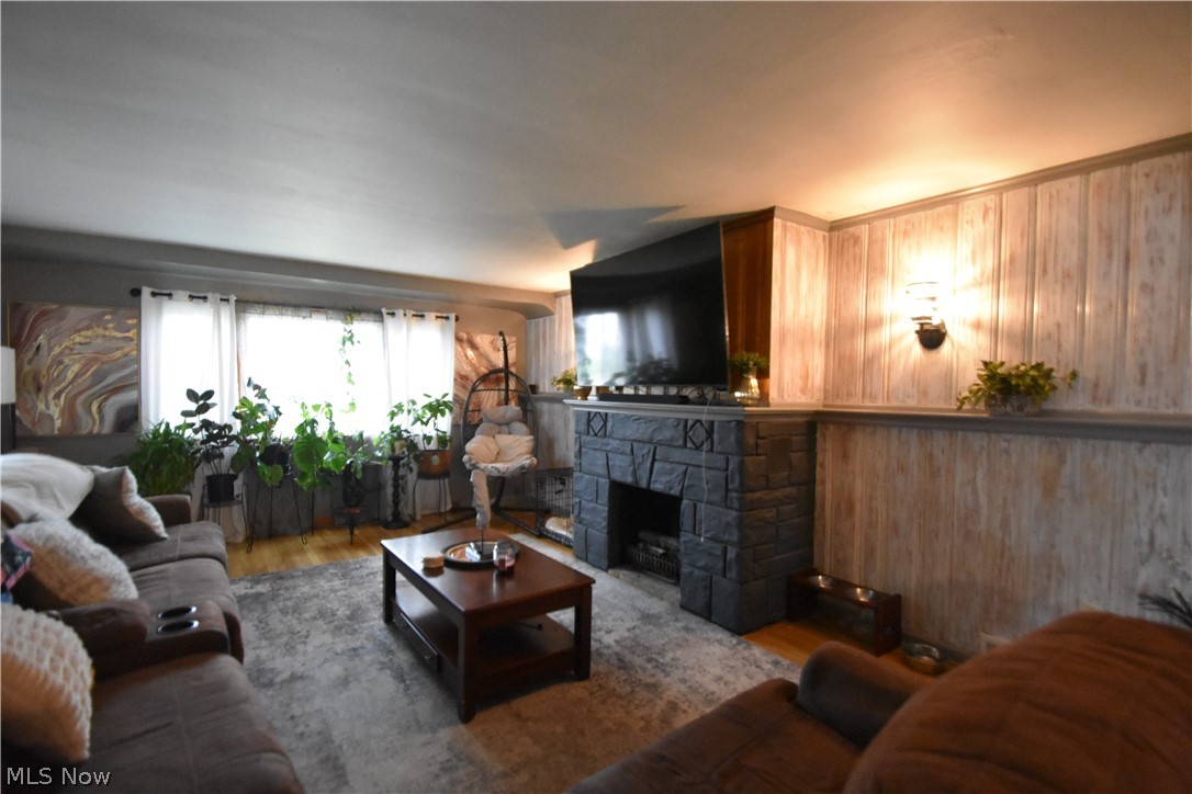 189 Center Street Struthers OH 44471