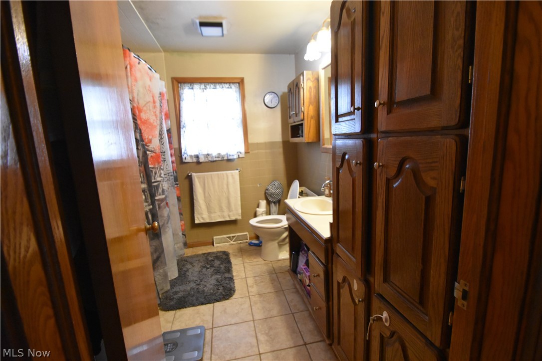 189 Center Street Struthers OH 44471