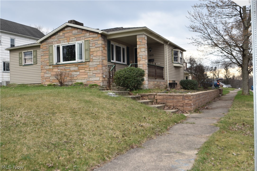 189 Center Street Struthers OH 44471