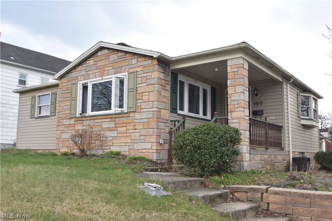 189 Center Street Struthers OH 44471