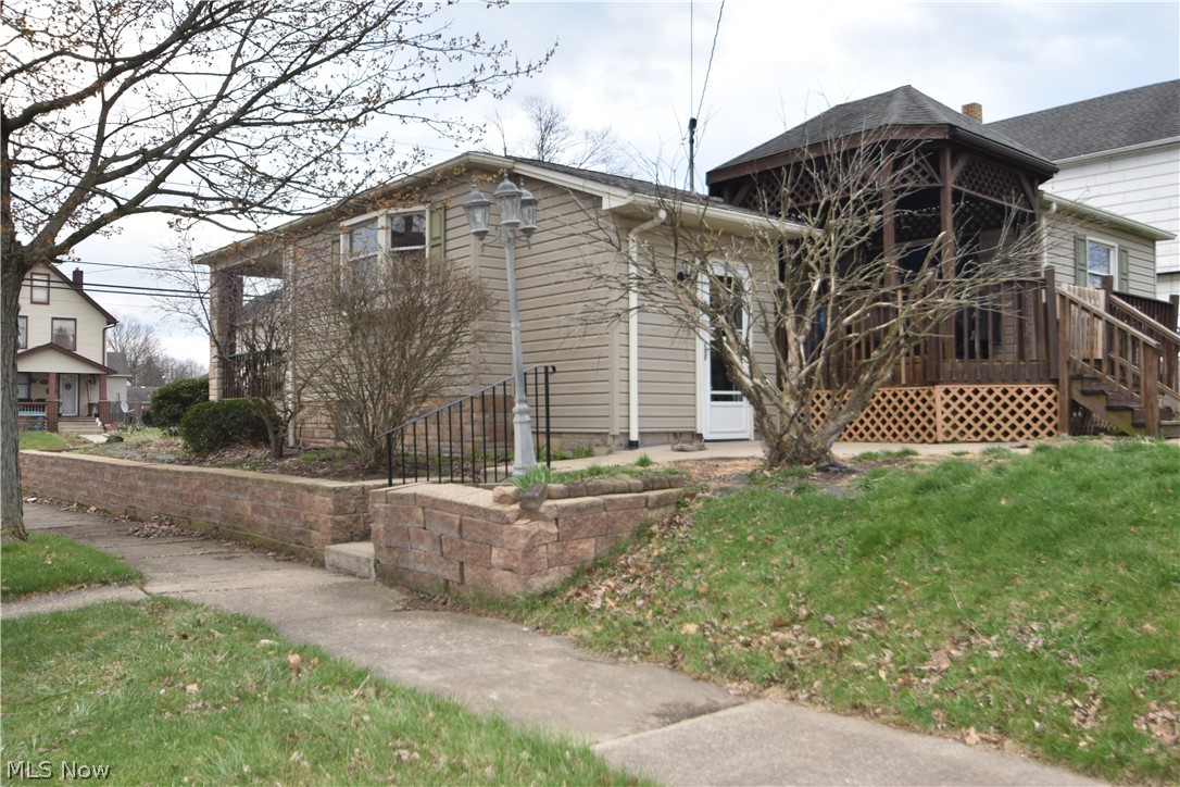 189 Center Street Struthers OH 44471