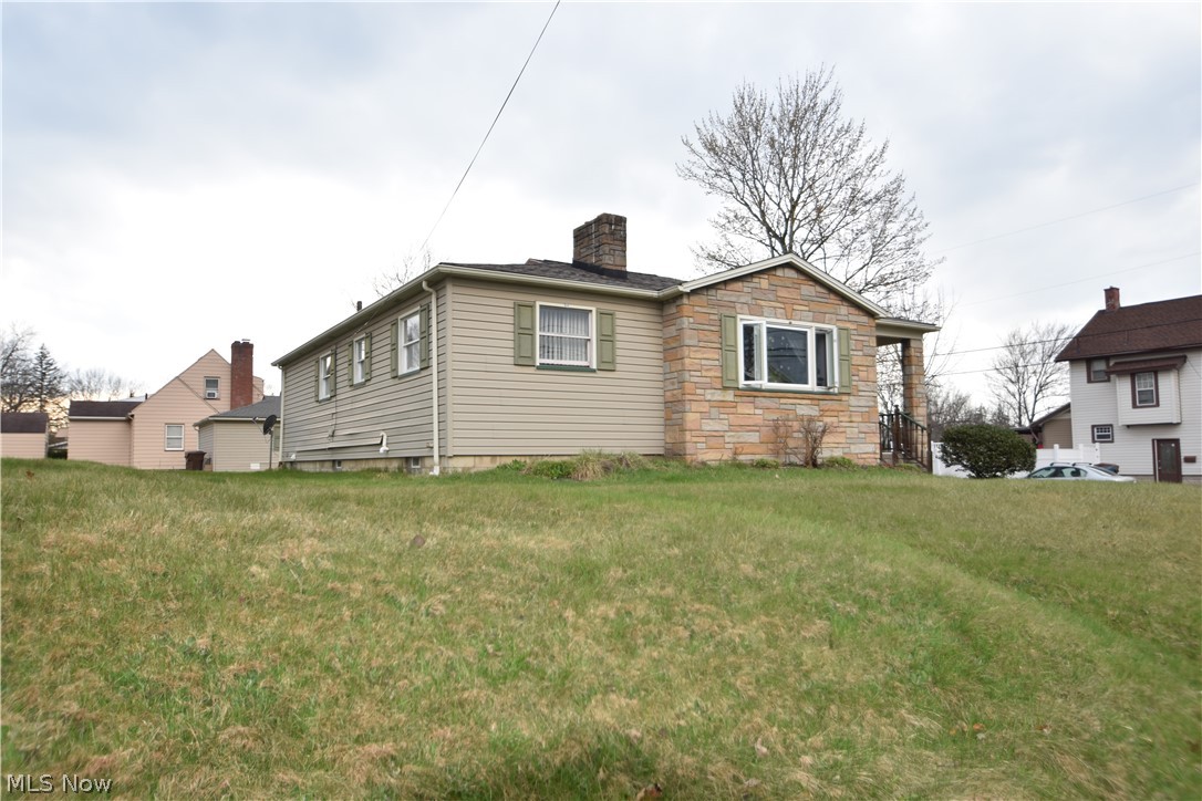 189 Center Street Struthers OH 44471