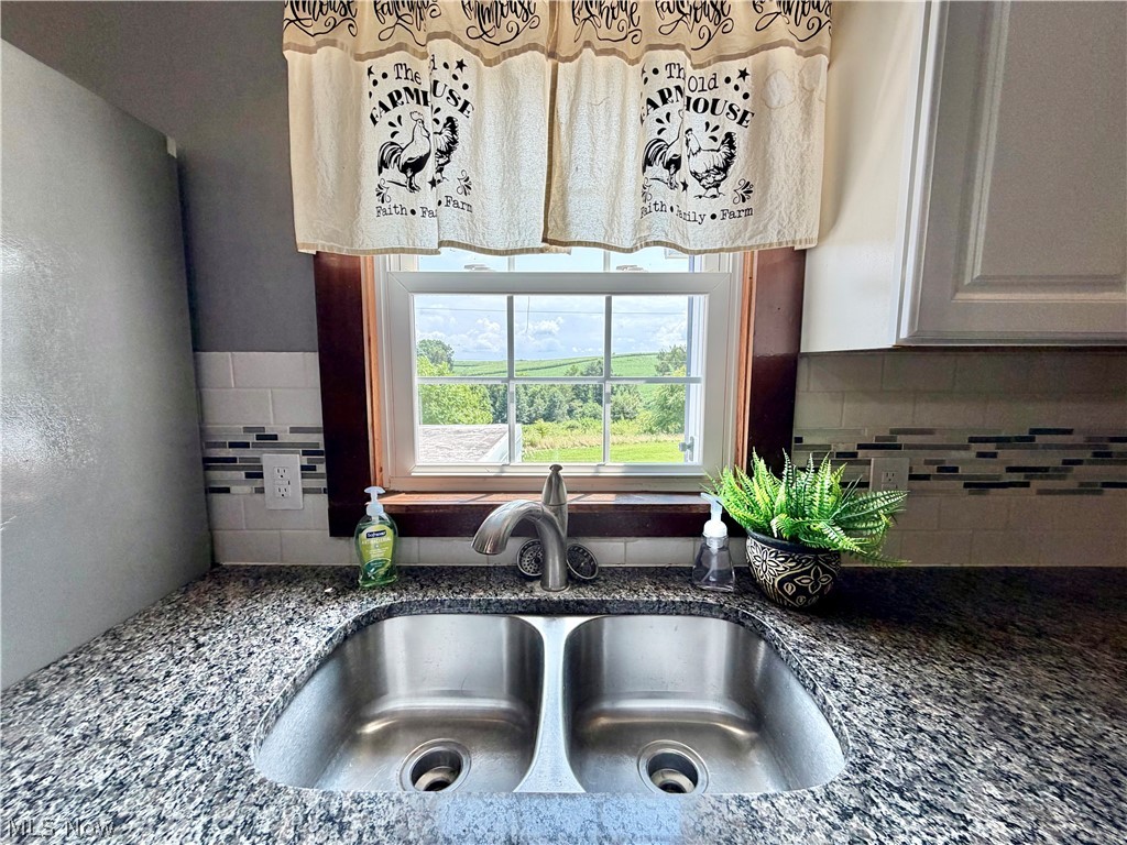 1212 Moccasin Road NE Carrollton OH 44615
