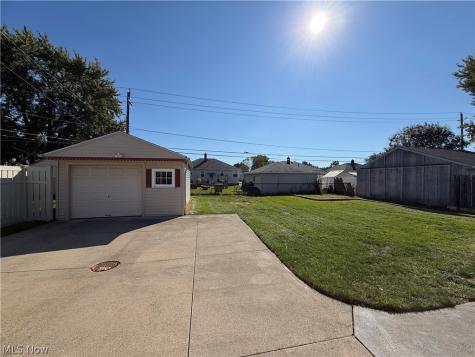 11301 Riveredge Drive Parma OH 44130