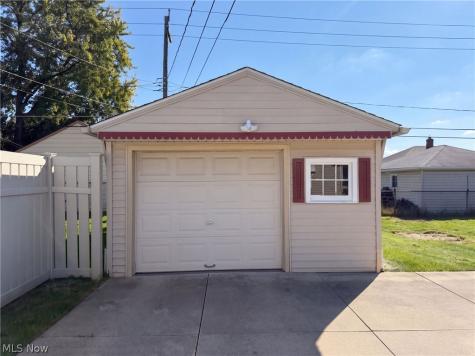 11301 Riveredge Drive Parma OH 44130