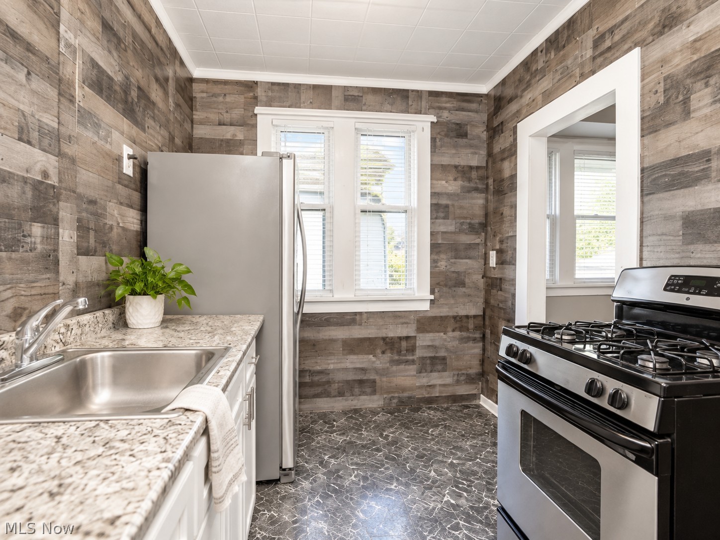7003 Park Avenue Cleveland OH 44105