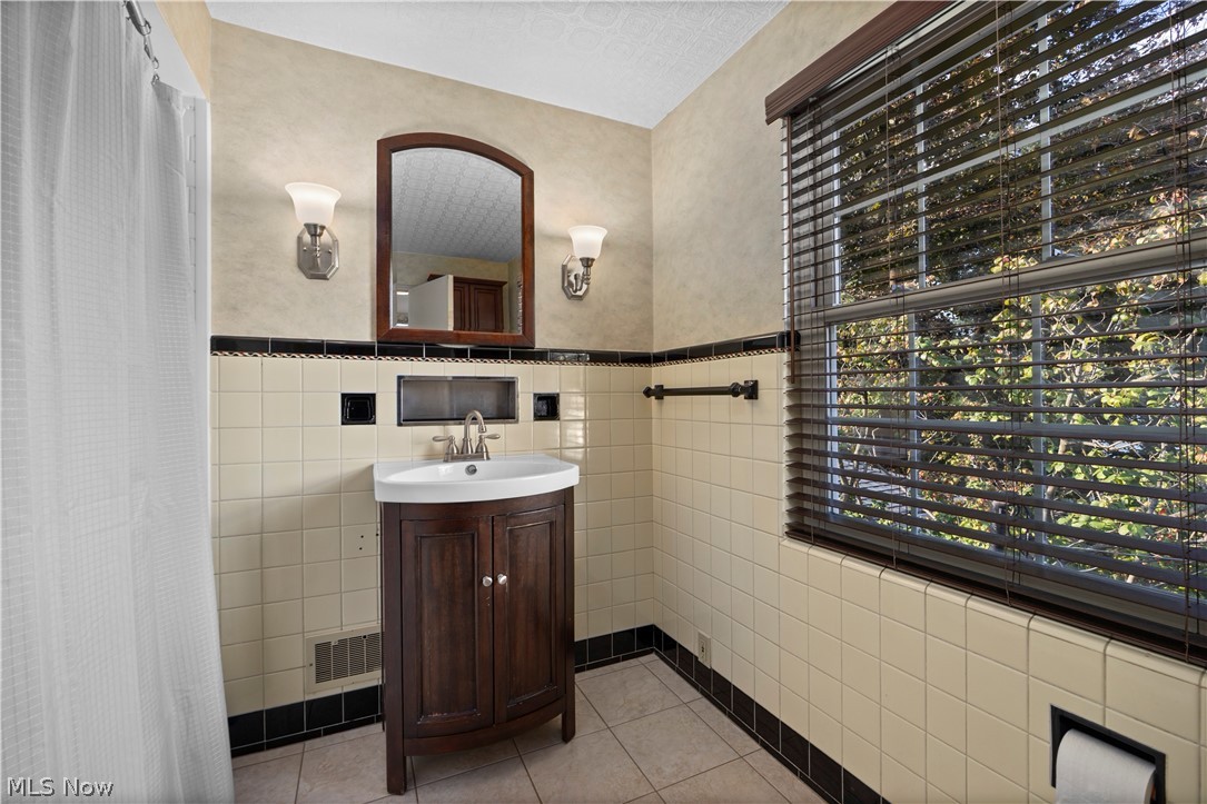 276 Hamilton Avenue Elyria OH 44035