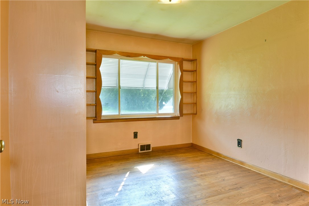 2770 Mellgren (Melgren) Drive SW Warren OH 44481