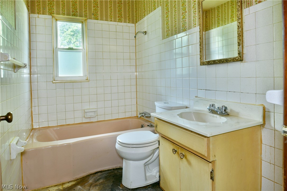 2770 Mellgren (Melgren) Drive SW Warren OH 44481