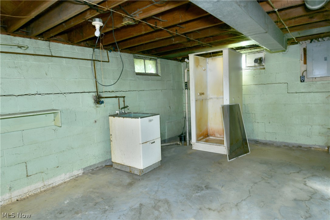 2770 Mellgren (Melgren) Drive SW Warren OH 44481