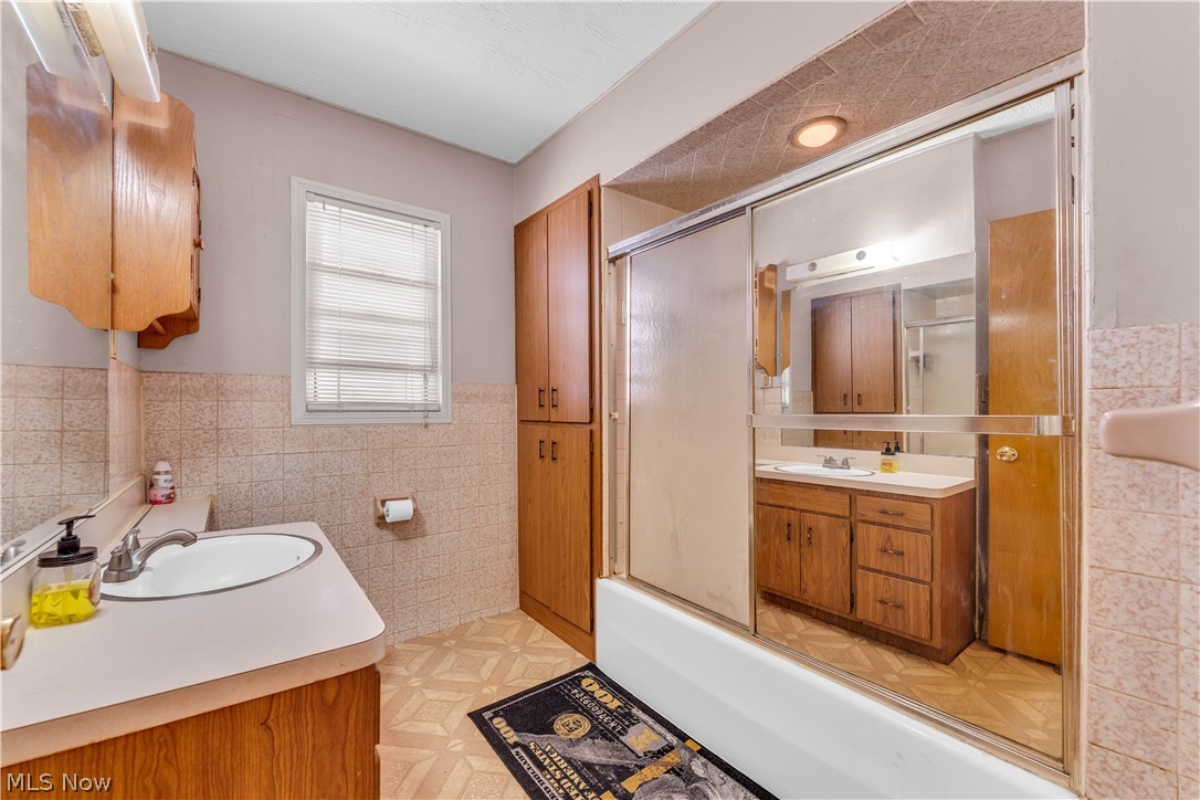 19720 Pasnow Avenue Euclid OH 44119