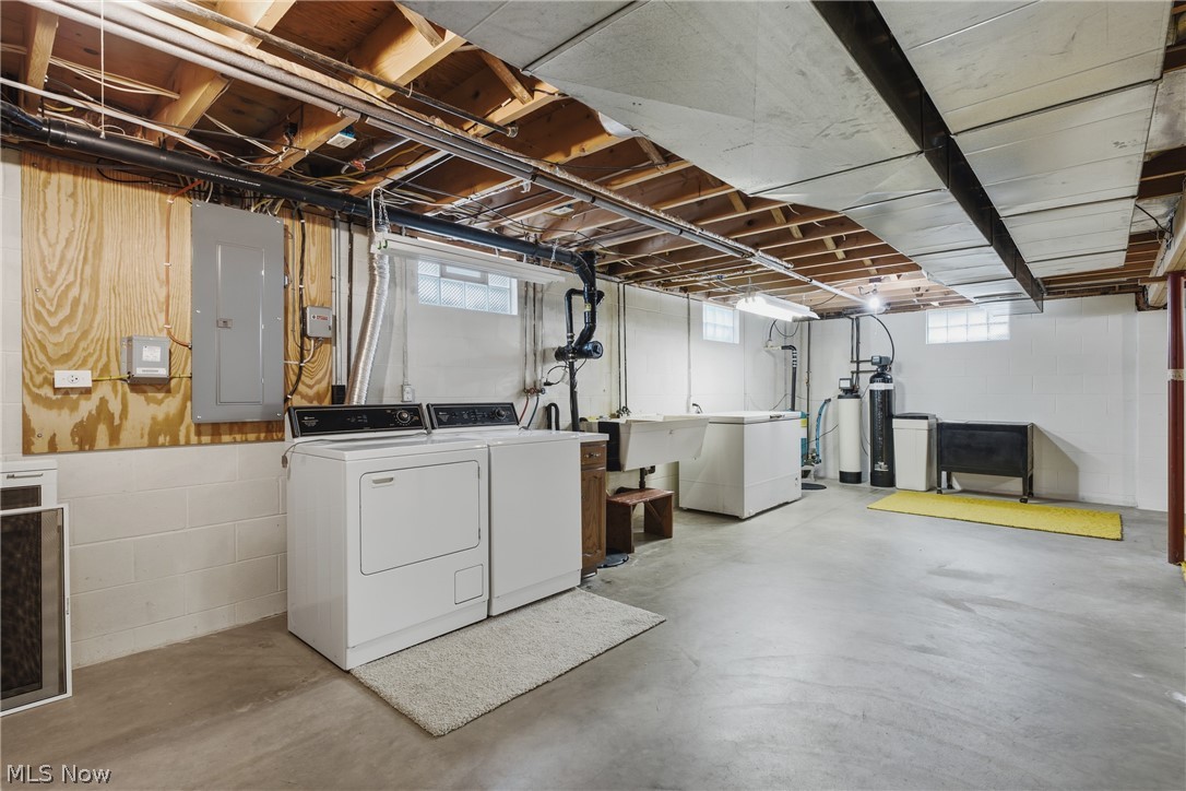 1581 Pine Cone Street NW North Canton OH 44720