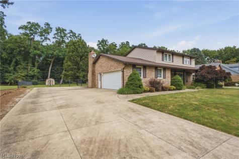 1581 Pine Cone Street NW North Canton OH 44720