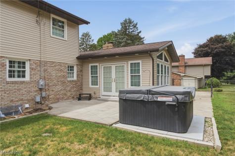 1581 Pine Cone Street NW North Canton OH 44720