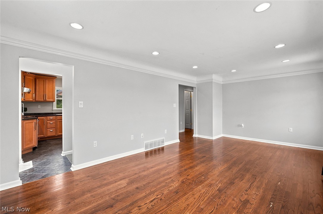 7562 Richmond Road Oakwood Village OH 44146